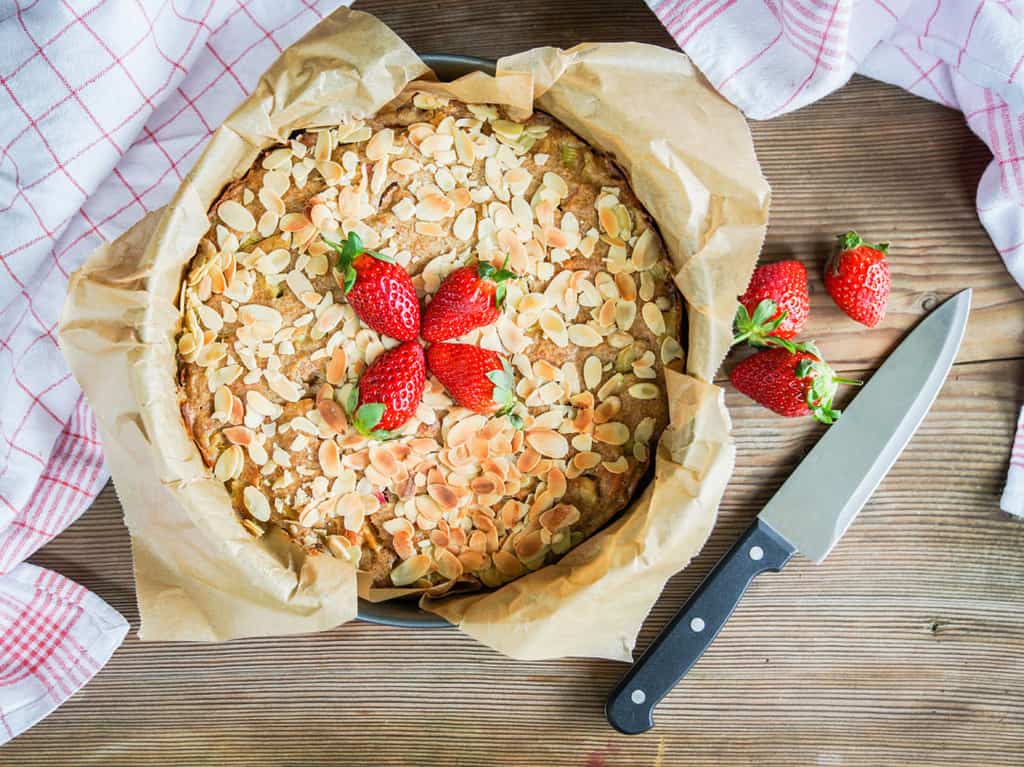 Erdbeer Rhabarber Kuchen mit selbstgemachtem Marzipan02