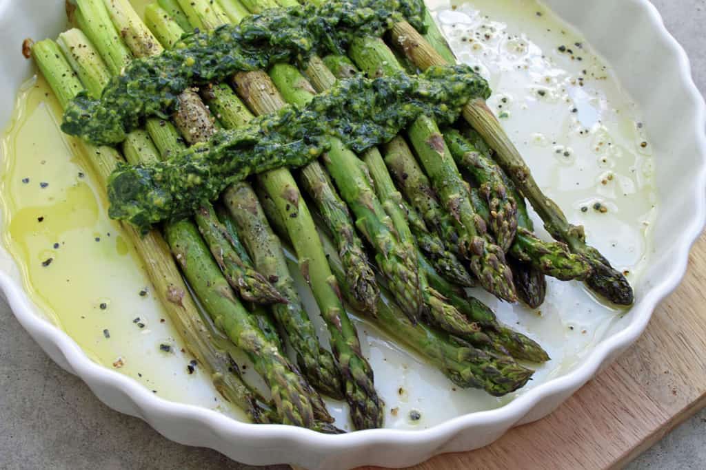 Ofenspargel mit Wildkräuterpesto1 1