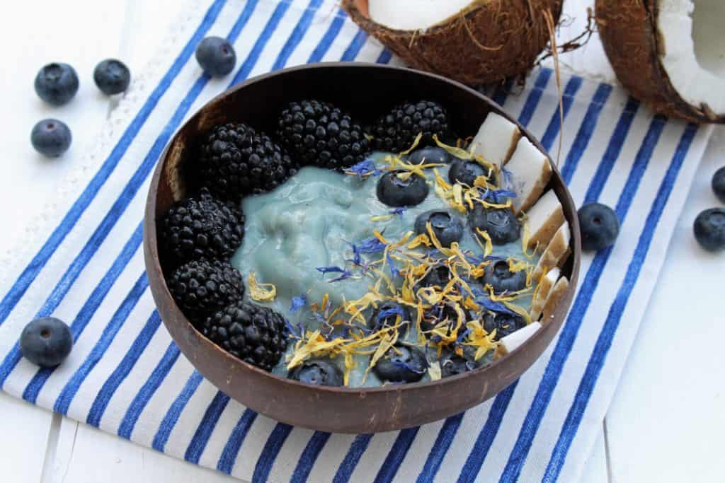 Blaue Nicecream mit Spirulina