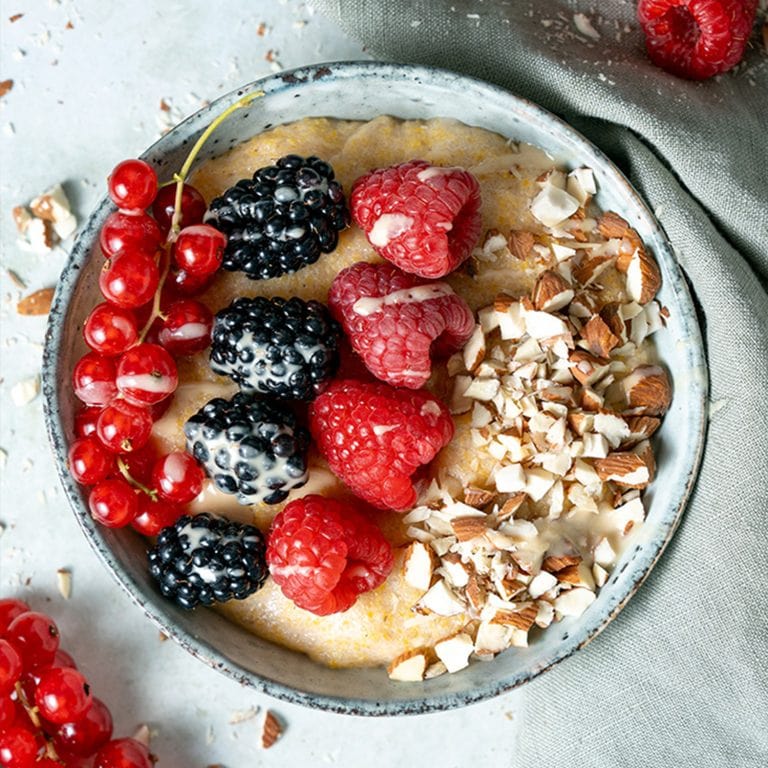 Polenta Porridge mit Beeren